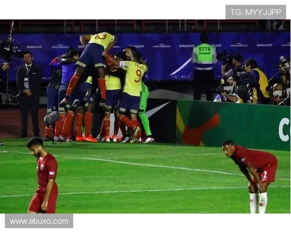 乐鱼足球体育：多角度解读足球比赛策略与战术分析，提升你的足球知识